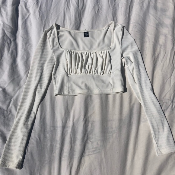 Basic white top - Picture 2 of 4